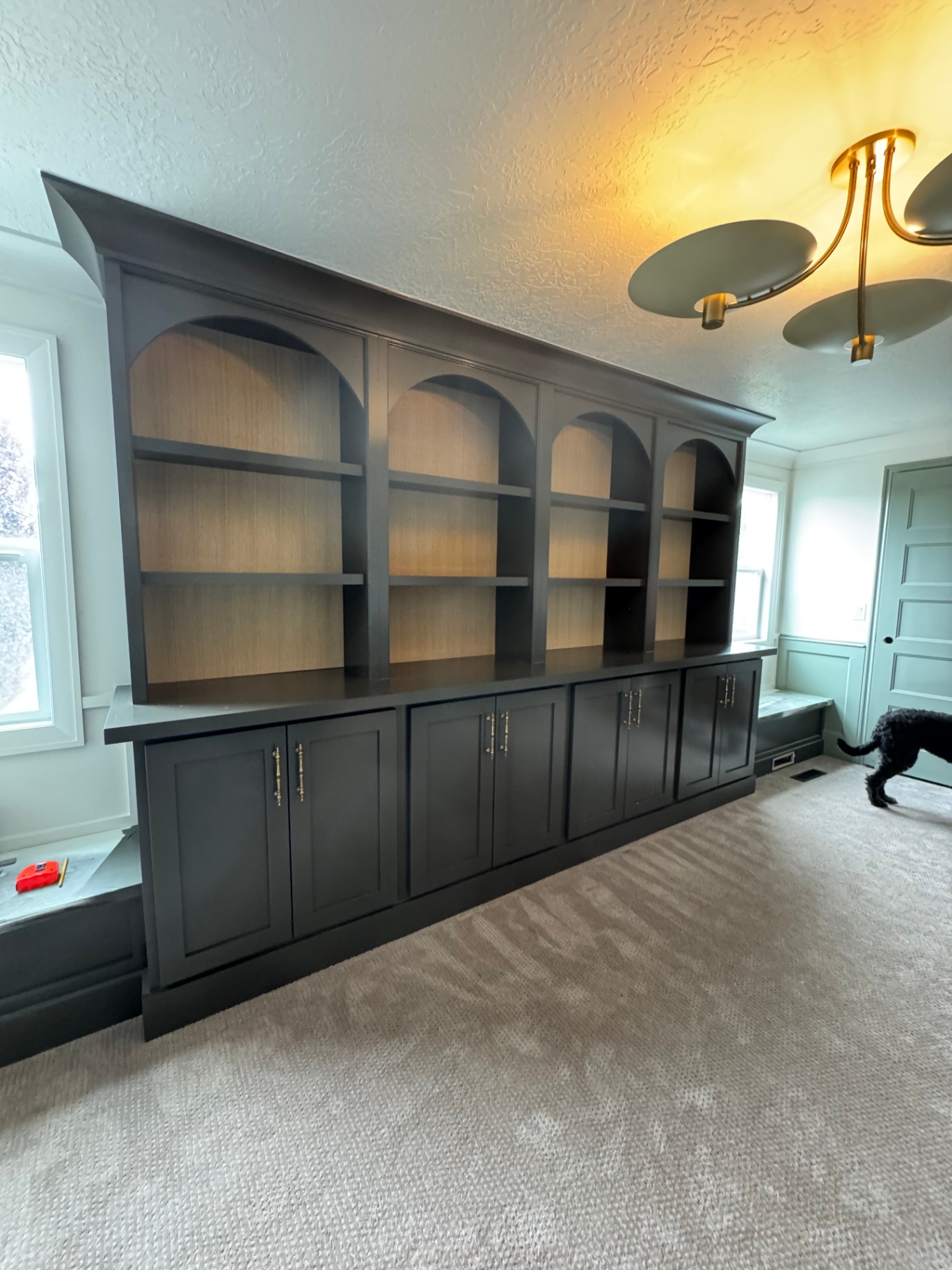 Arched Hutch Wall